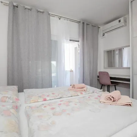 By The Sea Palit, Rab - 25309 Apartamento Rab Town