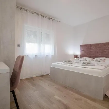 By The Sea Palit, Rab - 25309 Apartamento Rab Town